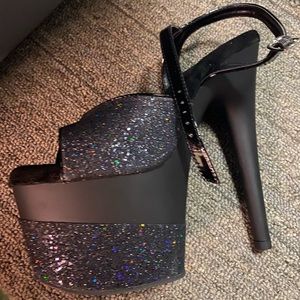 Pleaser black and glitter size 7 exotic sandal